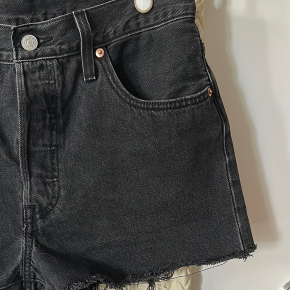 LEVI’S | 501 Black Denim Women High Rise Shorts - Picture 3 of 12